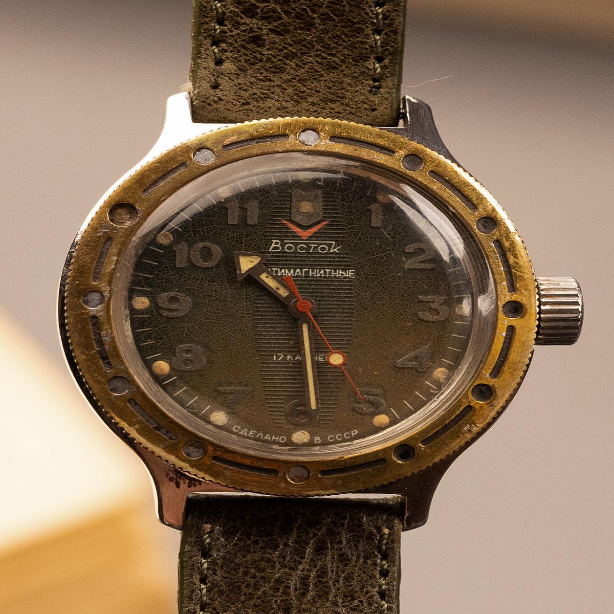 Boctok Amphibian Gold Bezel [42mm] Manual